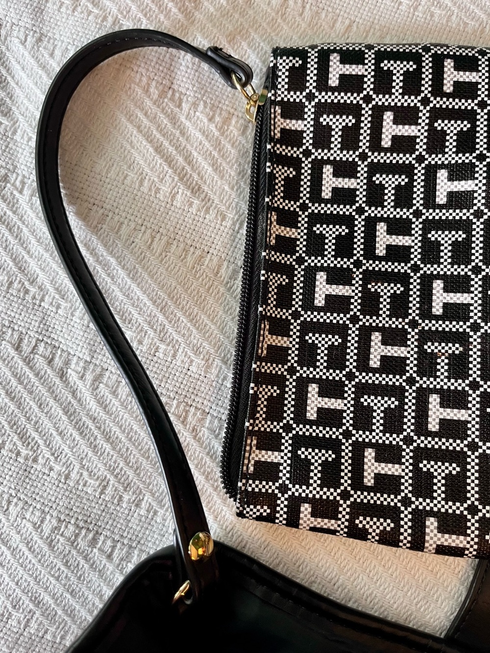 Tommy Hilfiger Black & White Logo Print Shoulder Bag Tote with Wristlet Vegan - Picture 7 of 12